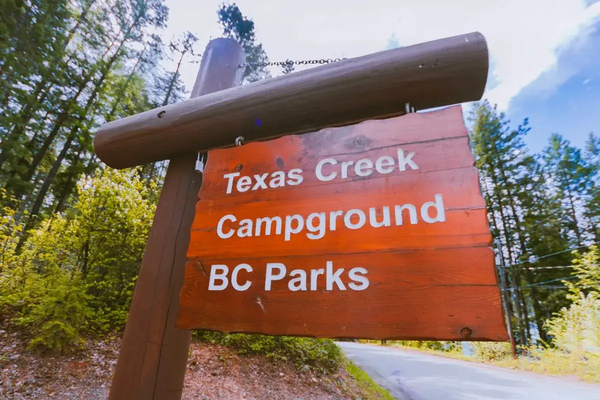 Wooden sign that says "Texas Creek Campground BC Parks"