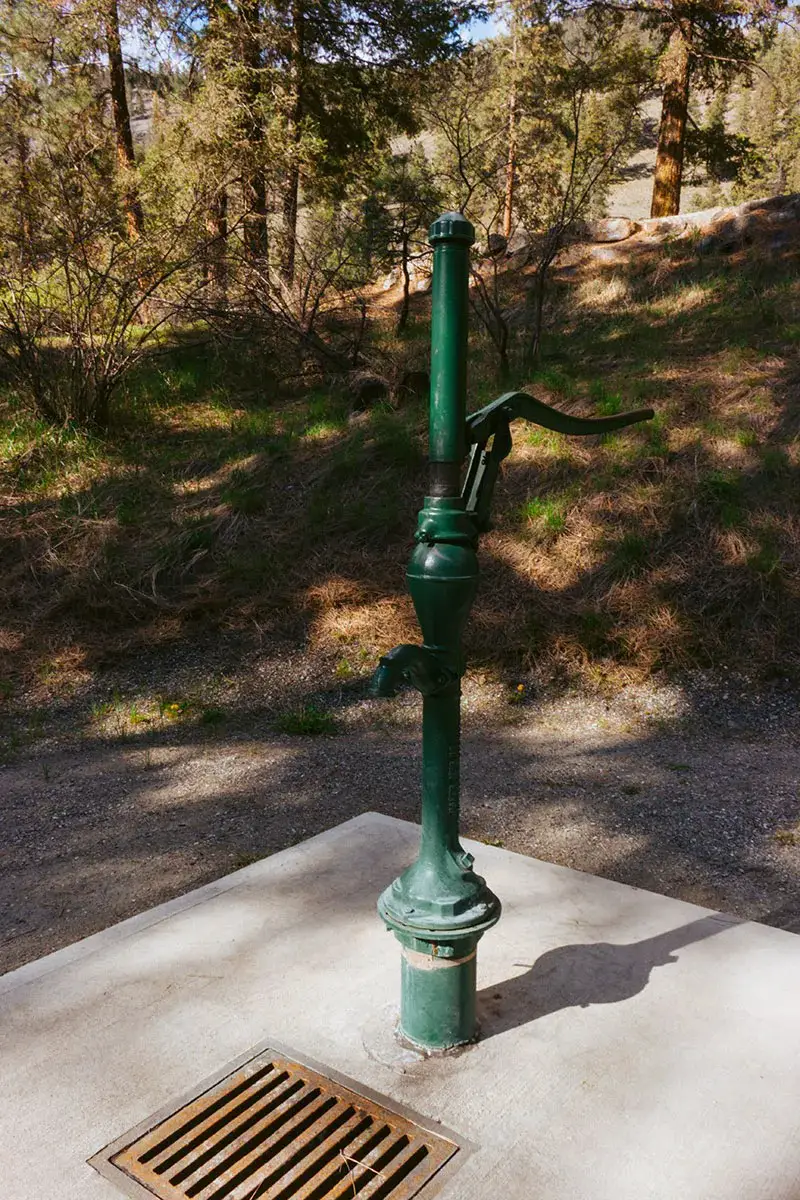 Green water pump at Stemwinder Provincial Park