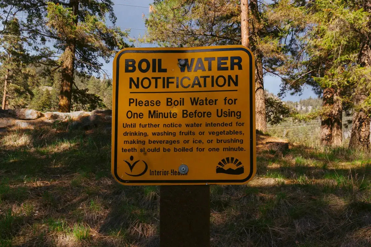 Boil water notice sign at Stemwinder Provincial Park